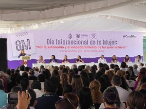 El #IngeGro participó en la 1ra Feria Multidisciplinaria de servicios “Por la Autonomía y el Empoderamiento para las Servidoras Públicas". En el marco del Día Internacional de la Mujer, acompañando a nuestra gobernadora, la Mtra. Evelyn Salgado Pineda, llevó a cabo la presentación de la Aplicación “Protocolo Violeta”, la Guía Violeta y la Asistencia Violeta; únicos en nuestro país y el primer estado en implementarlo. #CadaMinutoCuenta #TransformandoGuerrero #IngeGro