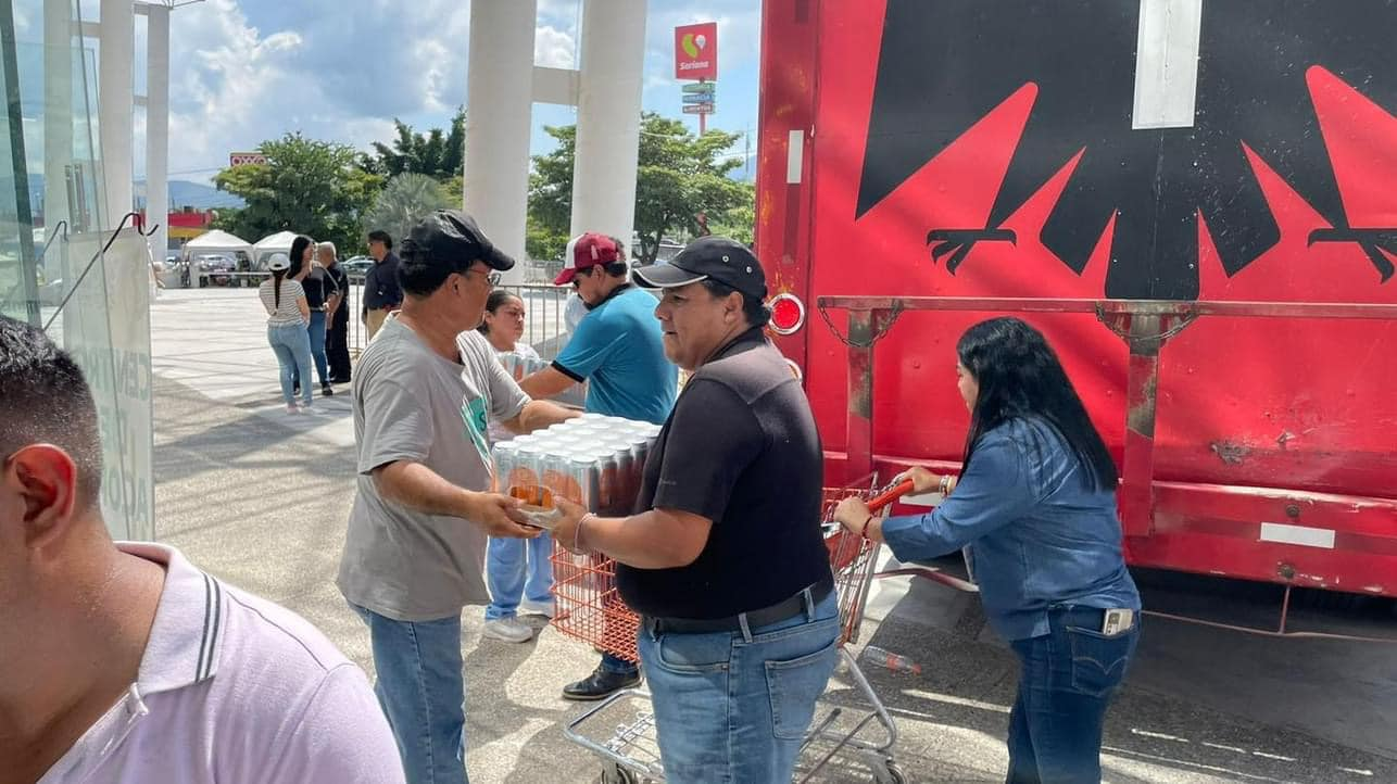 Donaciones de latas de agua potable por parte de HEINEKEN México