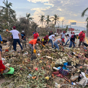 Limpieza en Pie de la Cuesta-Barra de Coyuca